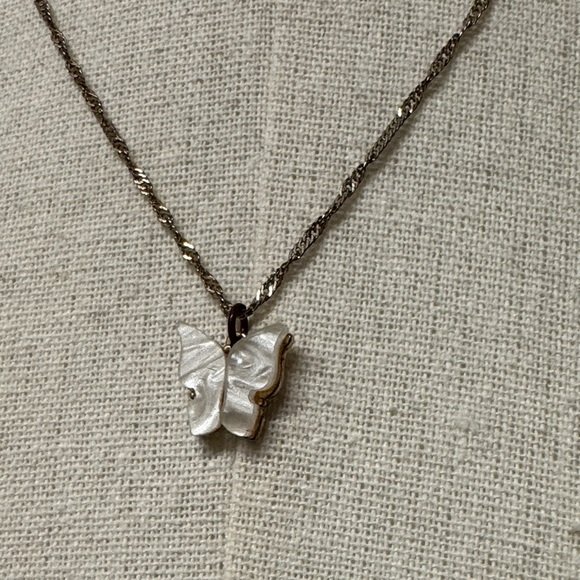 Claire’s Elegant Gold-Tone Butterfly Pendant Necklace 18” Chain Length - Picture 3 of 3